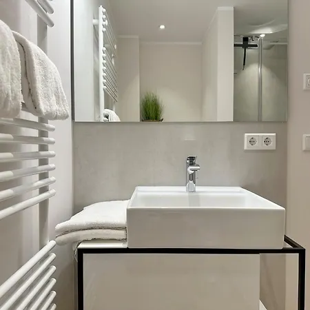 Ebbe Flut, Whg 17 Lägenhet *